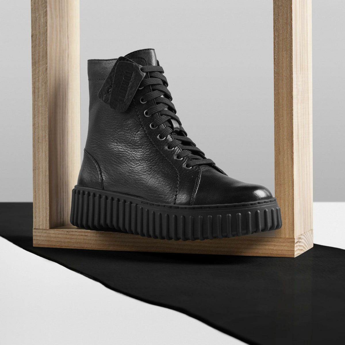 Torhill Rise Ankle Boot Black Leather - Clarks Trusted
