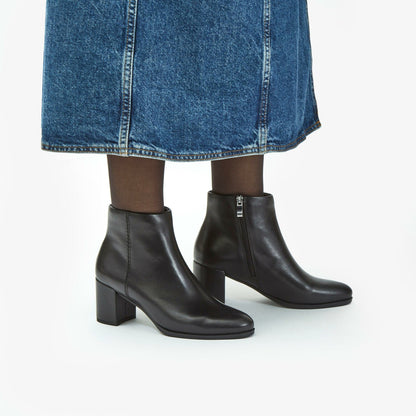 Freva 55 Zip Ankle Boot Black Leather - Clarks Best Price