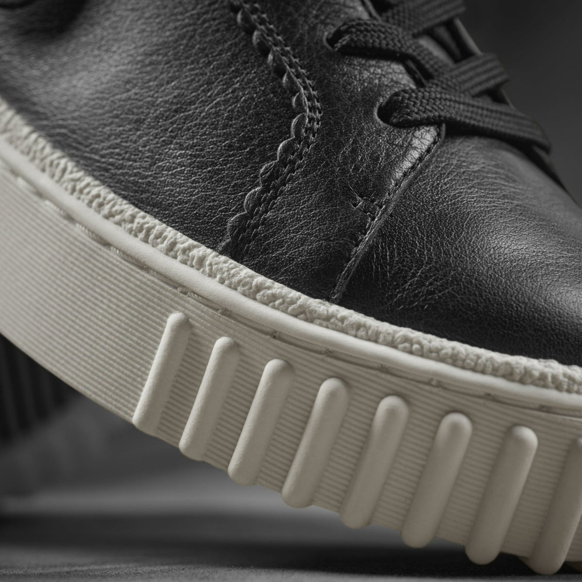 Mayhill Walk Black Leather - Clarks Top Pick