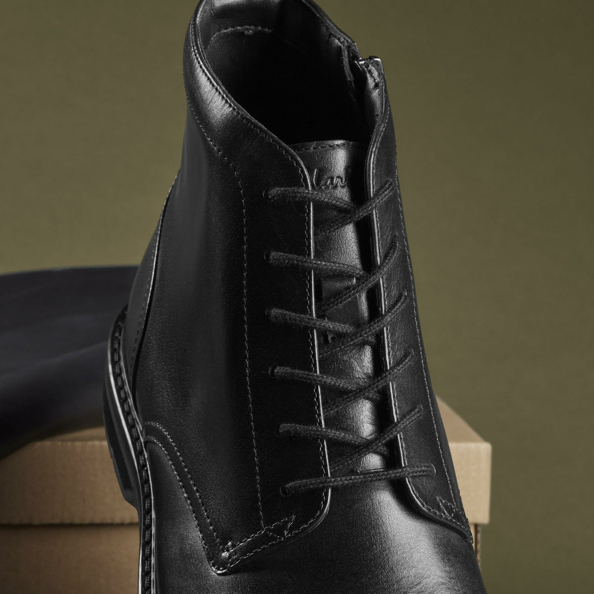Aldwin Cap Black Leather - Clarks Popular