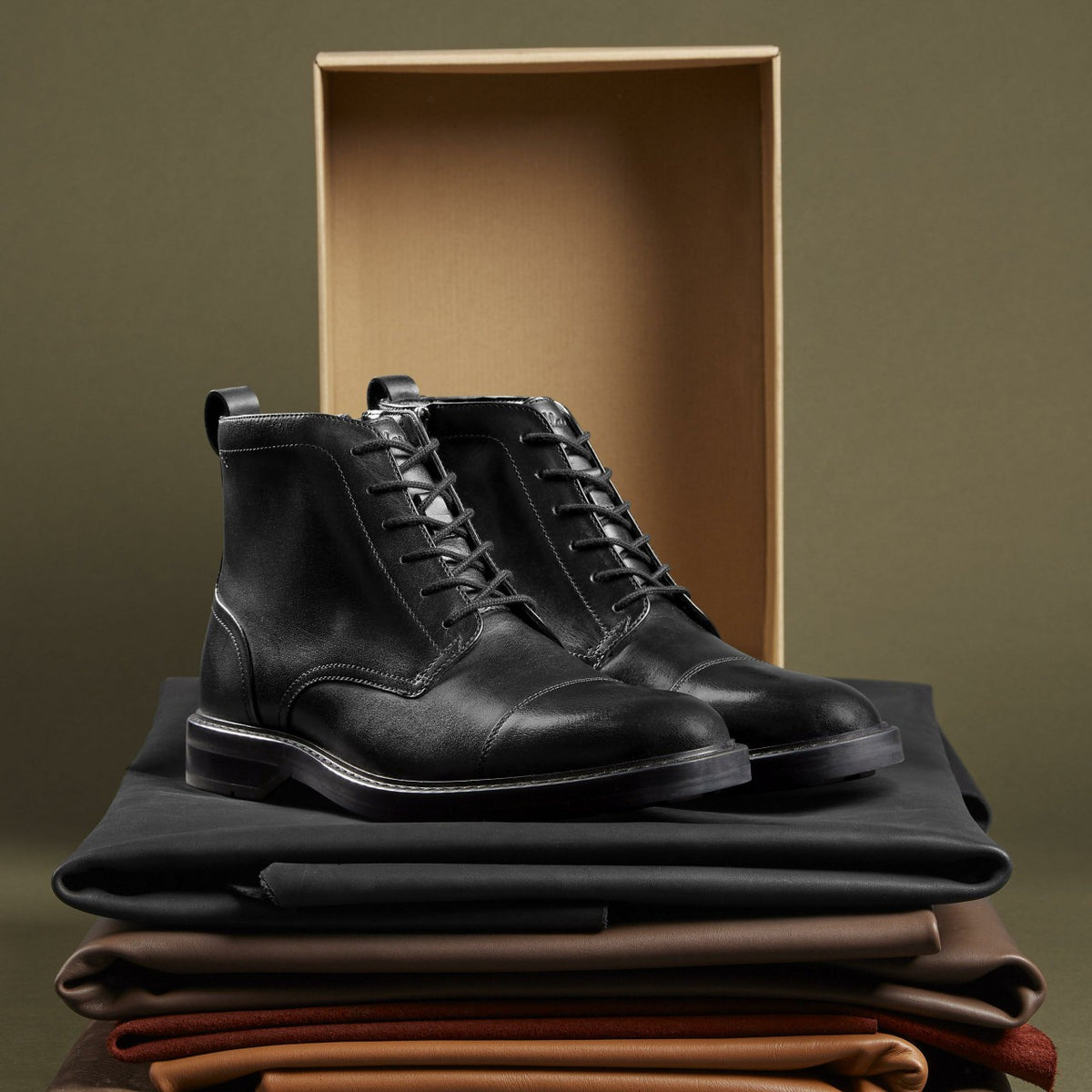 Aldwin Cap Black Leather - Clarks Popular