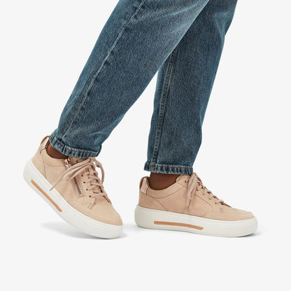 Hollyhock Zip Sand Nubuck - Clarks Classic